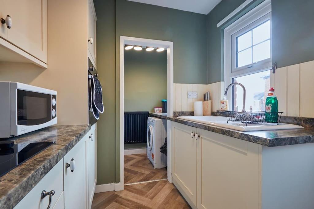 Cosy 3-Bedroom House In Seaham - Street Parking Luaran gambar