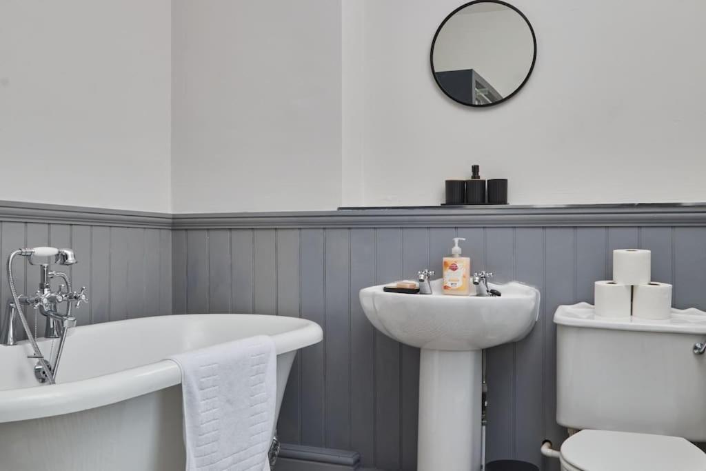 Cosy 3-Bedroom House In Seaham - Street Parking Luaran gambar