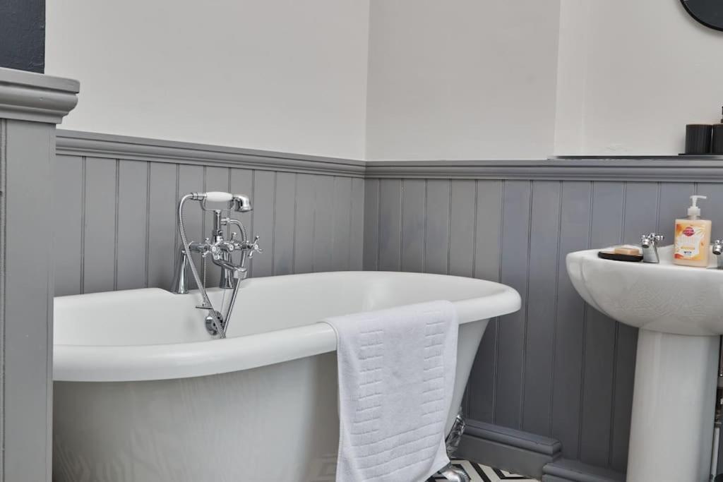Cosy 3-Bedroom House In Seaham - Street Parking Luaran gambar
