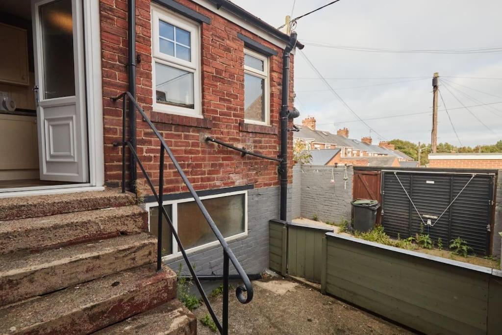 Cosy 3-Bedroom House In Seaham - Street Parking Luaran gambar
