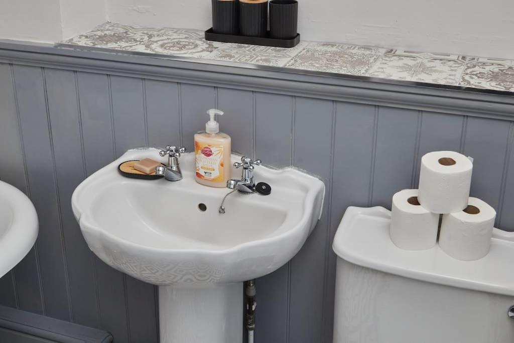 Cosy 3-Bedroom House In Seaham - Street Parking Luaran gambar